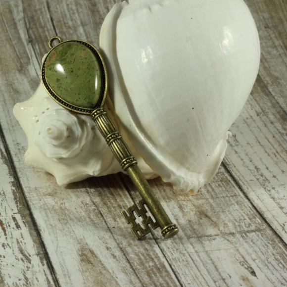 Green Unakite Antique Bronze Skeleton Key - Picture 4 of 7